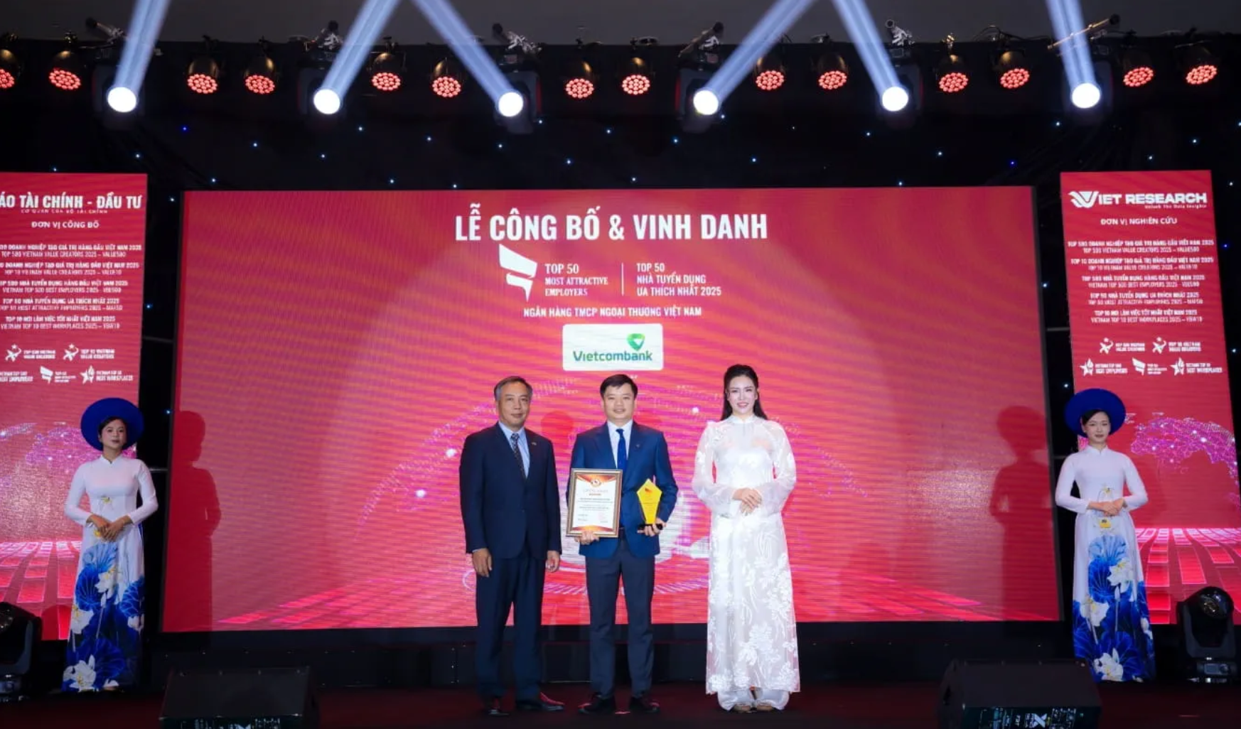 Vietcombank dẫn đầu danh sách nhà tuyển dụng được ưa thích và nơi làm việc tốt nhất