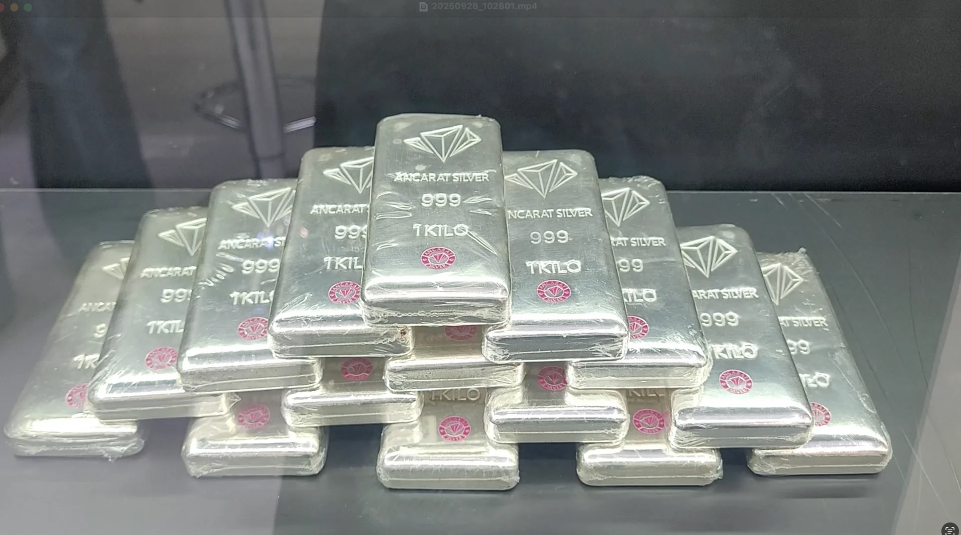 Gi&aacute; bạc h&ocirc;m nay 30/12: Trong nước đồng loạt giảm, bạc thế giới giữ ở mức cao (Ảnh minh họa)