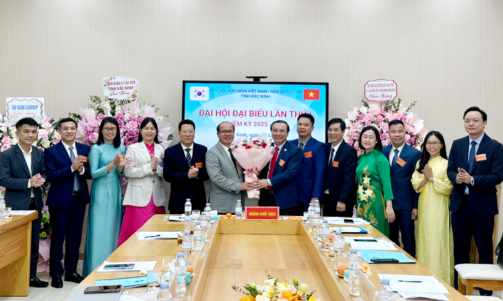 C&aacute;c Ủy vi&ecirc;n Ban Chấp h&agrave;nh kh&oacute;a I, nhiệm kỳ 2025 - 2030 ra mắt Đại hội.