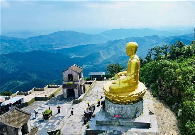 Di sản Y&ecirc;n Tử l&agrave; minh chứng đặc biệt cho Phật gi&aacute;o Tr&uacute;c L&acirc;m, một truyền thống văn h&oacute;a c&oacute; tầm v&oacute;c to&agrave;n cầu do c&aacute;c vua v&agrave; ho&agrave;ng tộc nh&agrave; Trần, đặc biệt l&agrave; Phật ho&agrave;ng Trần Nh&acirc;n T&ocirc;ng, s&aacute;ng lập v&agrave;o thế kỷ 13. Ảnh: TTXVN ph&aacute;t