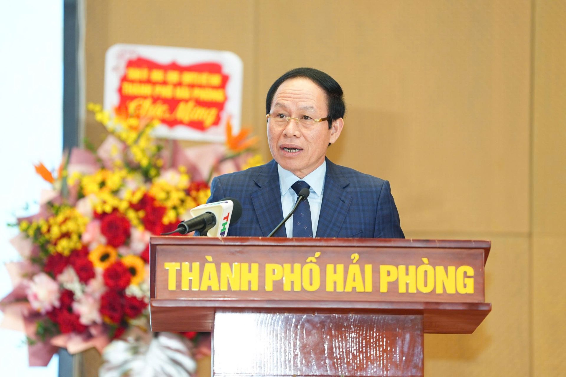 Đồng chí Bí thư Thành ủy Lê Tiến Châu phát biểu tại Lễ kỷ niệm. Đồng chí Bí thư Thành ủy Lê Tiến Châu phát biểu tại Lễ kỷ niệm.