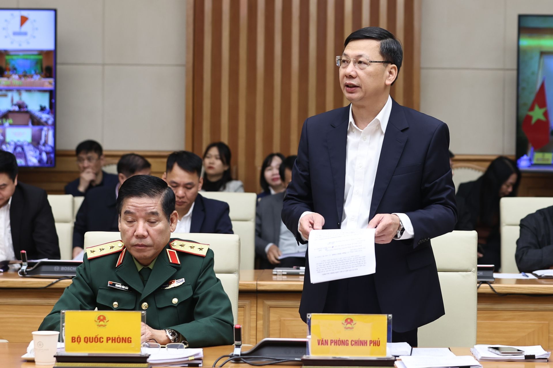 Ph&oacute; Chủ nhiệm Văn ph&ograve;ng Ch&iacute;nh phủ Phạm Mạnh Cường b&aacute;o c&aacute;o