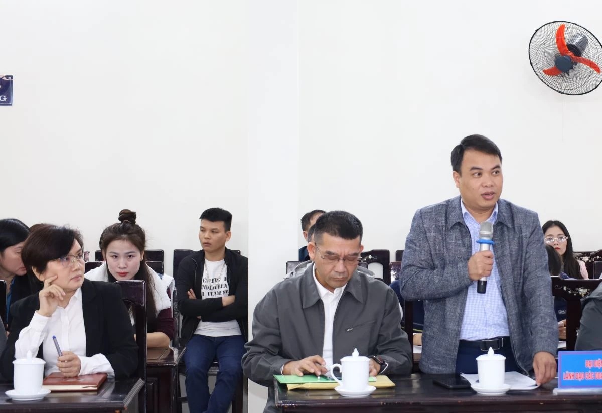 Đại diện c&aacute;c tập đo&agrave;n, doanh nghiệp đang hoạt động tr&ecirc;n địa b&agrave;n tỉnh ph&aacute;t biểu &yacute; kiến tại hội nghị.