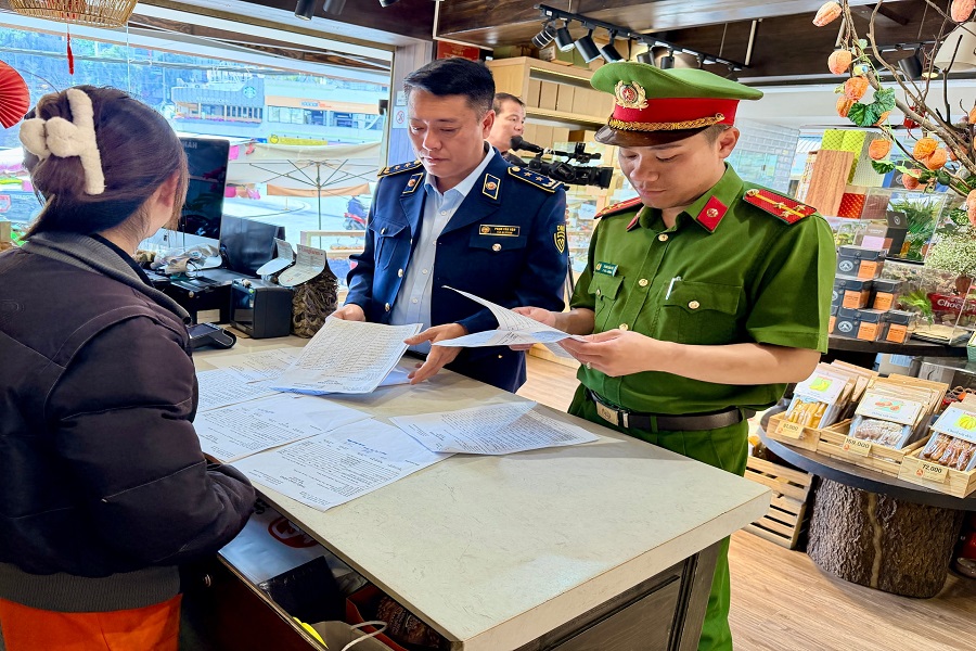 Kiểm tra c&aacute;c chứng từ sản phẩm tại LangFarm