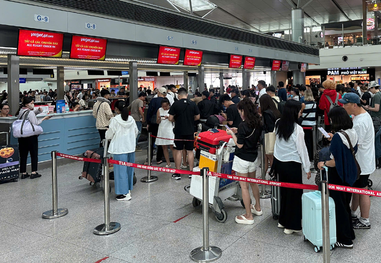 Lượng khách qua sân bay Tân Sơn Nhất dịp Tết Dương lịch 2026 tăng mạnh
