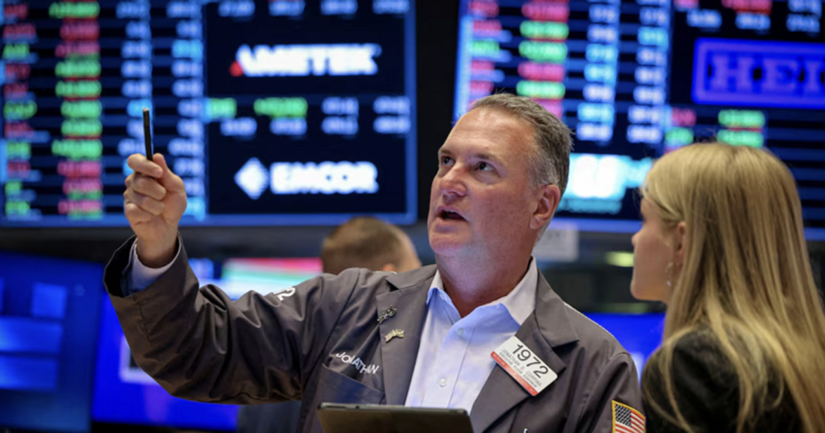 Tài chính toàn cầu năm 2025: Lợi nhuận bùng nổ giữa những cú trượt dài tỷ đô