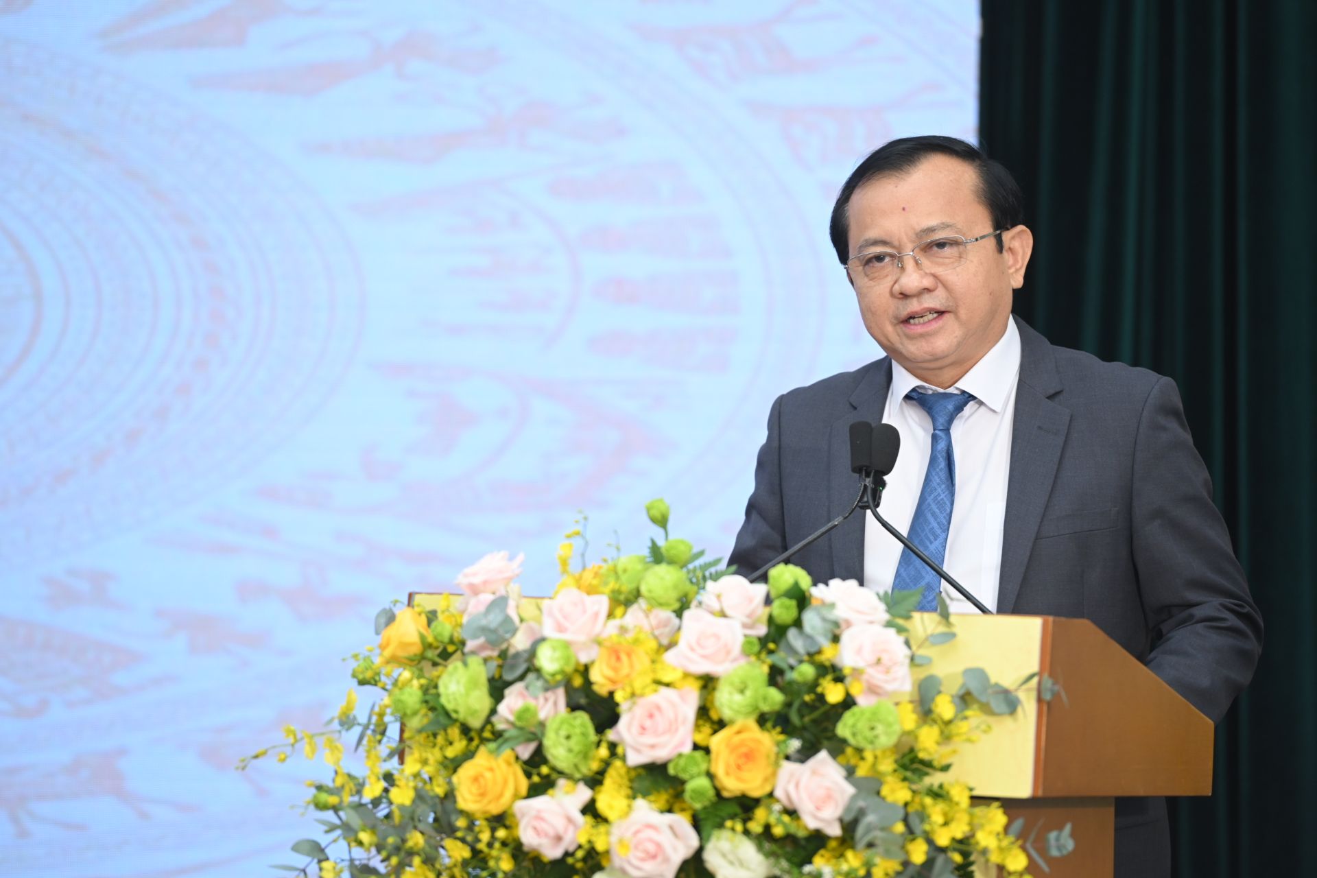 Thứ trưởng Bộ T&agrave;i ch&iacute;nh L&ecirc; Tấn Cận ph&aacute;t biểu