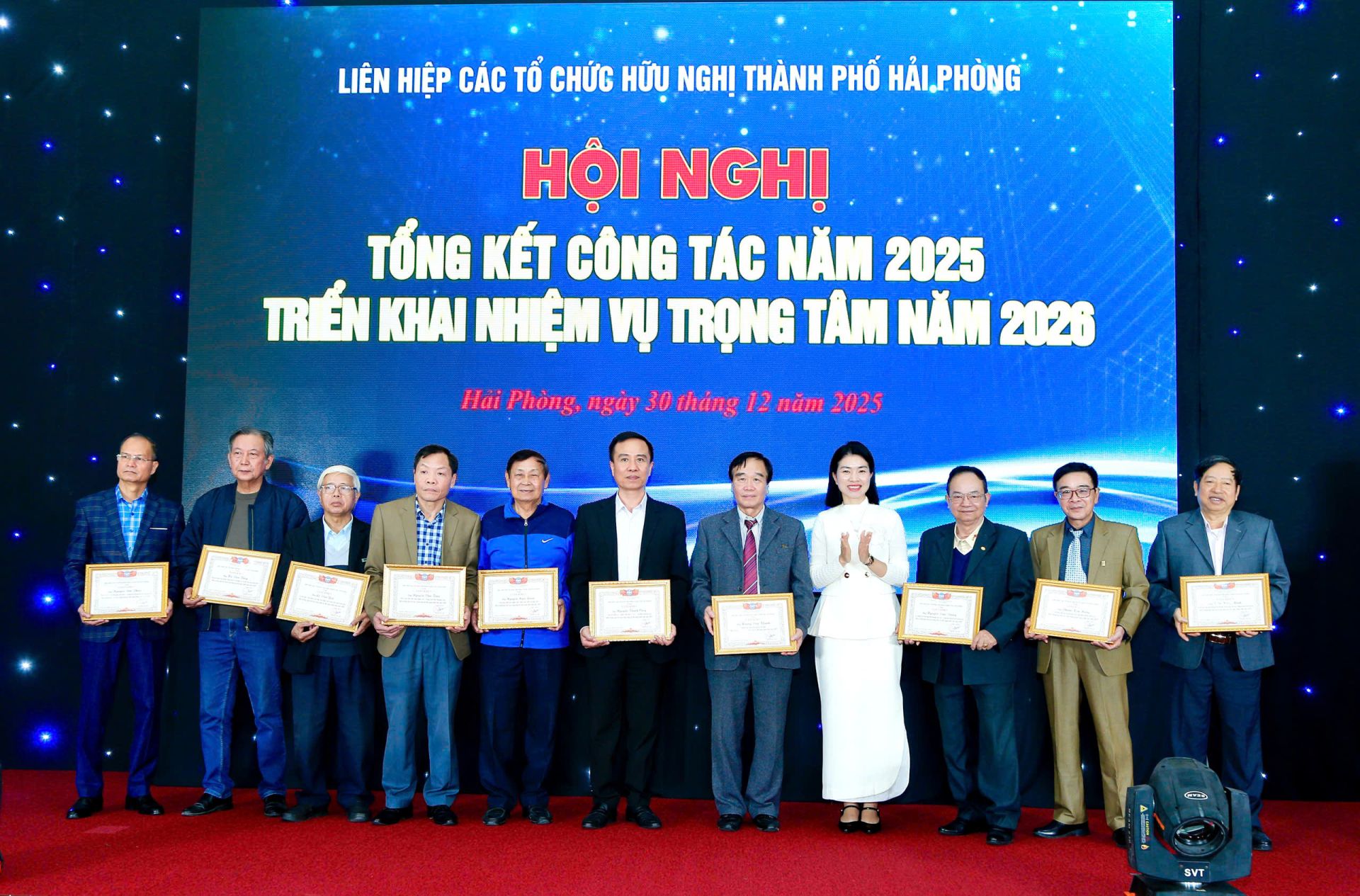 Các tập thể và cá nhân có thành tích xuất sắc được Liên hiệp các tổ chức hữu nghị thành phố biểu dương, khen thưởng. Các tập thể và cá nhân có thành tích xuất sắc được Liên hiệp các tổ chức hữu nghị thành phố biểu dương, khen thưởng.