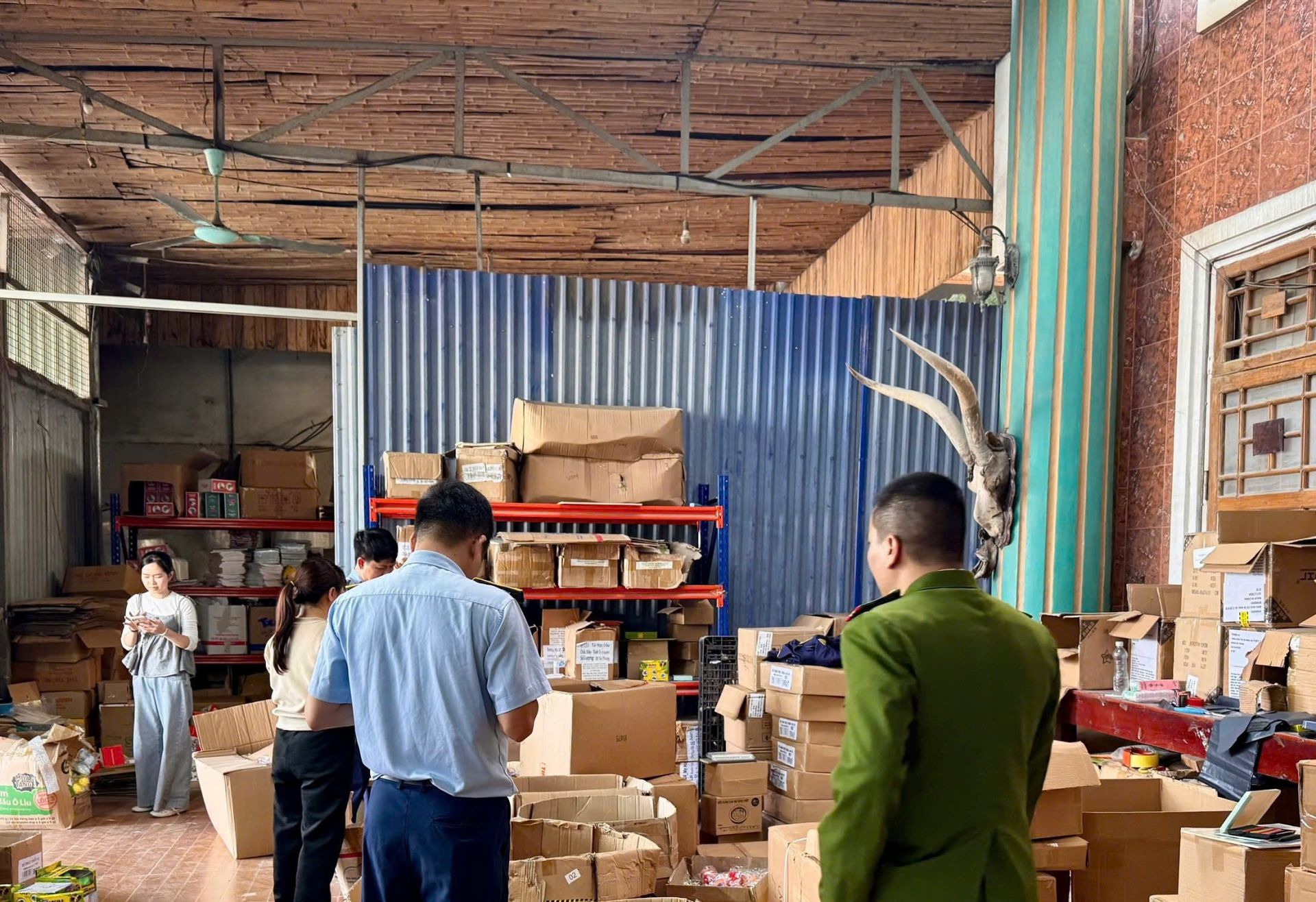 Ninh Bình: Xử phạt 40 triệu đồng, tịch thu lô đồ chơi trẻ em nhập lậu trị giá gần 90 triệu đồng