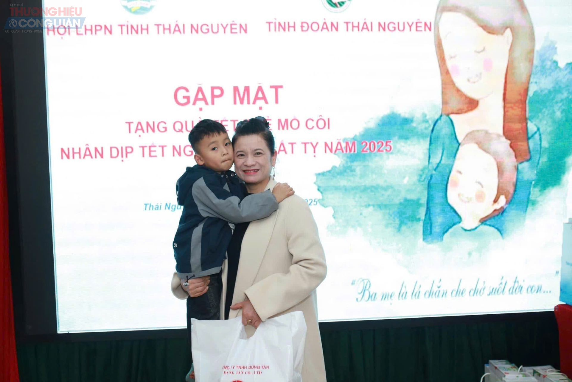 Nguyễn Thị Kim Oanh UV BCH Hiệp hội Nữ doanh nh&acirc;n Việt Nam, Ph&oacute; Chủ tịch thứ nhất Hội Nữ doanh nh&acirc;n tỉnh Th&aacute;i Nguy&ecirc;n, Ph&oacute; Gi&aacute;m đốc C&ocirc;ng ty TNHH Dũng T&acirc;n