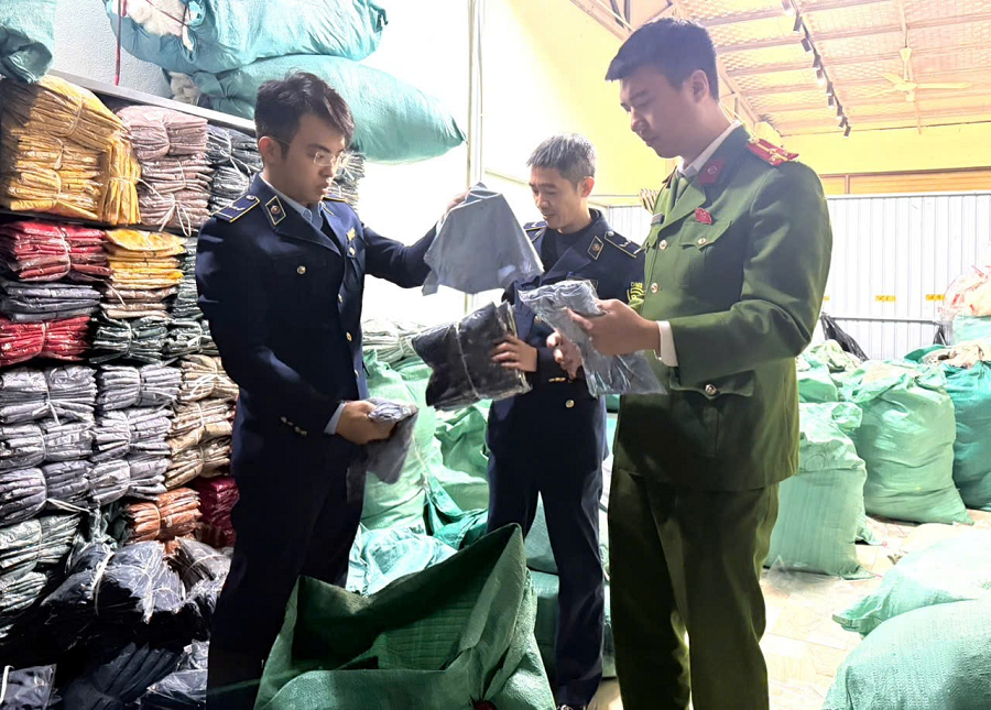 Thanh Hóa: Thu giữ hơn 3.000 sản phẩm quần áo có dấu hiệu giả mạo nhãn hiệu