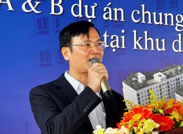 Ph&oacute; Gi&aacute;m đốc Sở X&acirc;y dựng TP Đ&agrave; Nẵng L&ecirc; Văn Tuấn ph&aacute;t biểu tại lễ thi c&ocirc;ng cất n&oacute;c Dự &aacute;n nh&agrave; ở x&atilde; hội An Trung 2.