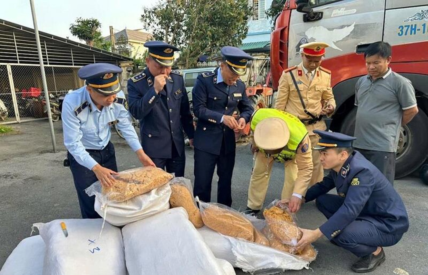 Hà Tĩnh ra quân cao điểm Tết 2026, chặn đứng thực phẩm "bẩn"