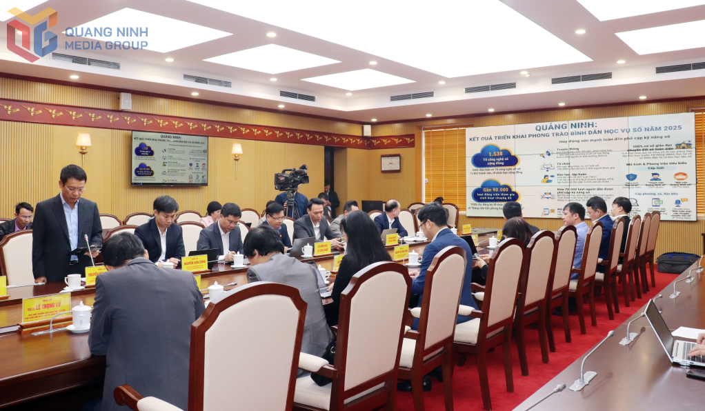 Ông Nguyễn Hồng Dương, Uỷ viên Ban Thường vụ Tỉnh uỷ, Trưởng Ban Tuyên giáo và Dân vận Tỉnh uỷ Quảng Ninh báo cáo kết quả thực hiện chủ trương, đường lối của Đảng đối với nhiệm vụ khoa học, công nghệ và môi trường tại Quảng Ninh Ông Nguyễn Hồng Dương, Uỷ viên Ban Thường vụ Tỉnh uỷ, Trưởng Ban Tuyên giáo và Dân vận Tỉnh uỷ Quảng Ninh báo cáo kết quả thực hiện chủ trương, đường lối của Đảng đối với nhiệm vụ khoa học, công nghệ và môi trường tại Quảng Ninh