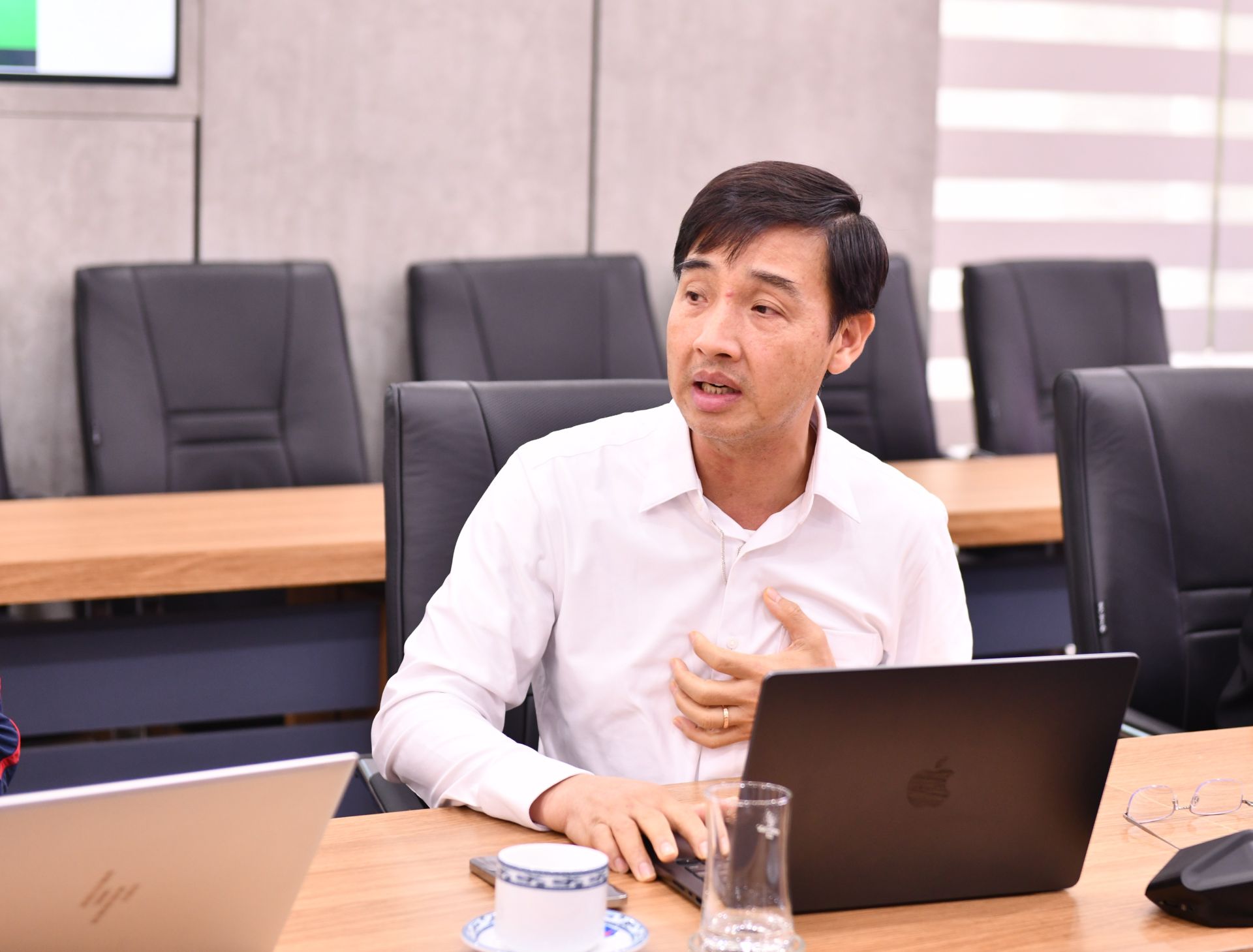 Đại diện c&aacute;c ban chuy&ecirc;n m&ocirc;n BSR ph&aacute;t biểu, đ&oacute;ng g&oacute;p &yacute; kiến tại cuộc họp