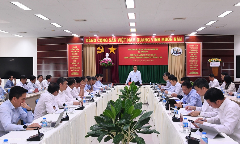 Ph&oacute; Thủ tướng B&ugrave;i Thanh Sơn l&agrave;m việc với c&aacute;c đơn vị về tiến độ chuỗi dự &aacute;n - Ảnh: VGP/Hải Minh