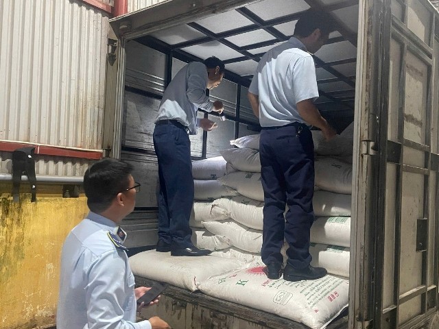 Phát hiện, tạm giữ 5 tấn đường cát nhập lậu trên địa bàn Quảng Trị