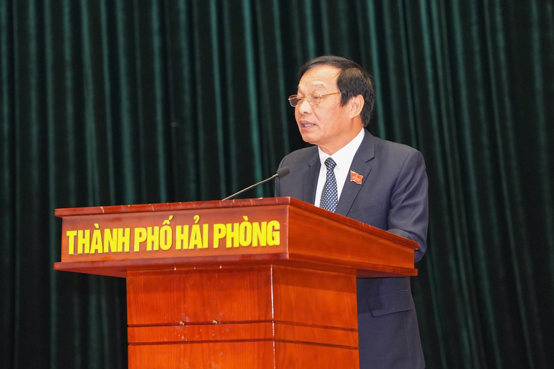 Chủ tịch HĐND thành phố Lê Văn Hiệu phát biểu bế mạc Kỳ họp. Chủ tịch HĐND thành phố Lê Văn Hiệu phát biểu bế mạc Kỳ họp.