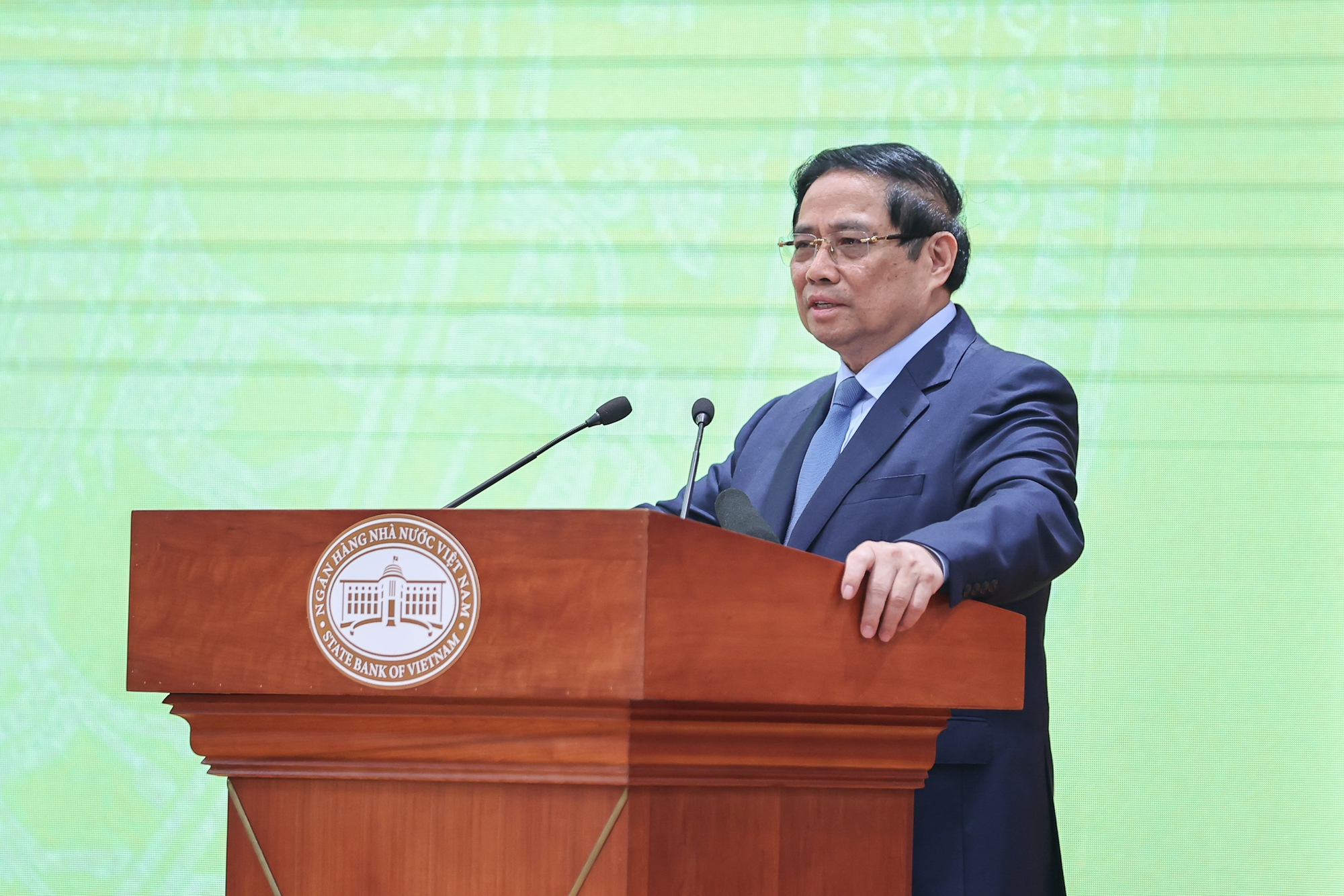 Thủ tướng Phạm Minh Ch&iacute;nh ghi nhận, biểu dương NHNN v&agrave; ng&agrave;nh ng&acirc;n h&agrave;ng đ&atilde; đ&oacute;ng g&oacute;p quan trọng, t&iacute;ch cực v&agrave;o kết quả, th&agrave;nh tựu chung của đất nước năm 2025 v&agrave; cả nhiệm kỳ 2021-2025