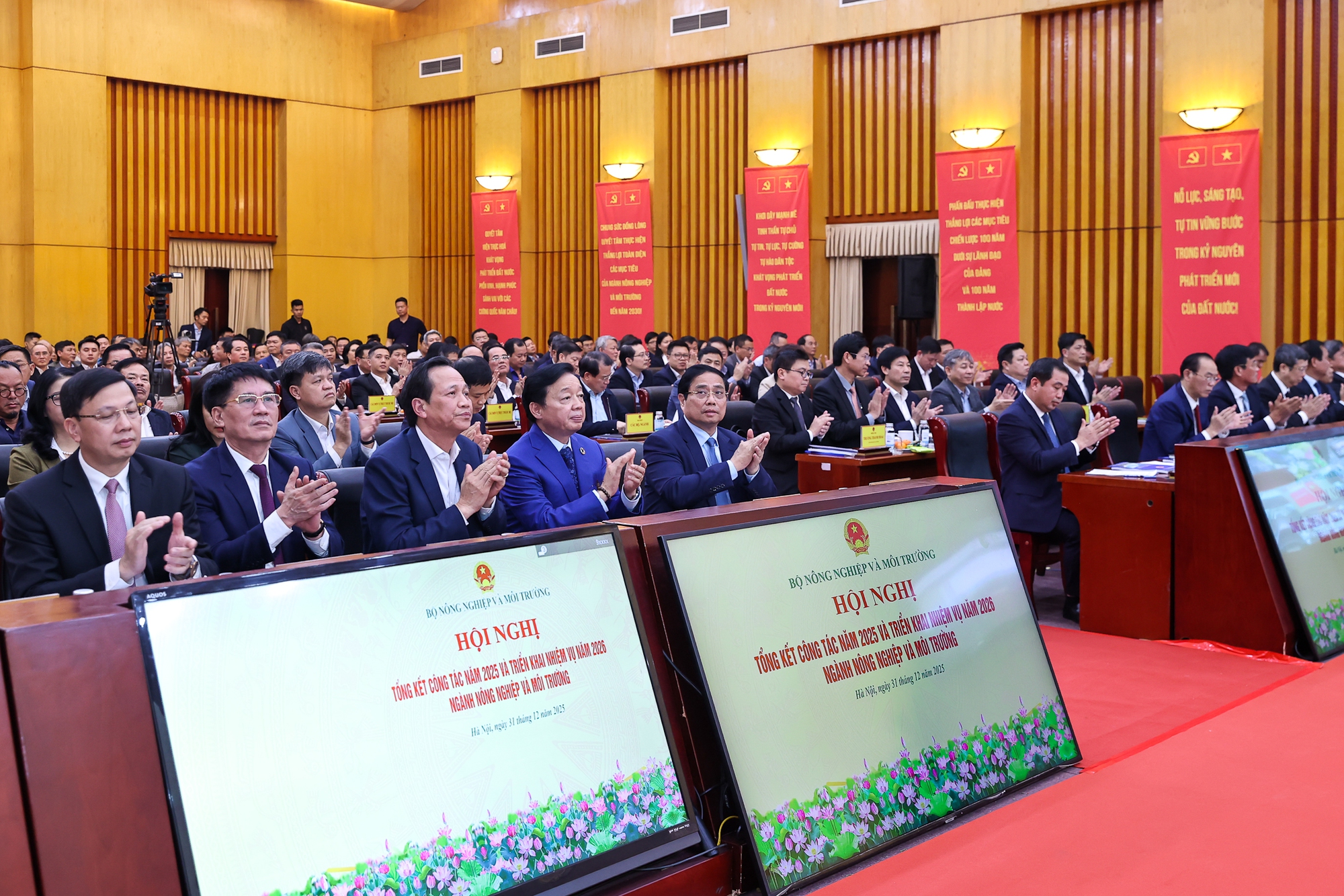 Thủ tướng Phạm Minh Ch&iacute;nh dự hội nghị tổng kết c&ocirc;ng t&aacute;c năm 2025 v&agrave; triển khai nhiệm vụ năm 2026 ng&agrave;nh N&ocirc;ng nghiệp v&agrave; M&ocirc;i trường.