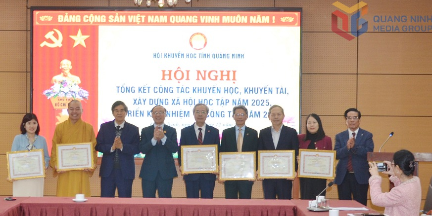 Hội Khuyến học tỉnh Quảng Ninh tặng giấy khen cho c&aacute;c c&aacute; nh&acirc;n c&oacute; th&agrave;nh t&iacute;ch trong phong tr&agrave;o khuyến học, khuyến t&agrave;i, x&acirc;y dựng x&atilde; hội học tập năm 2025