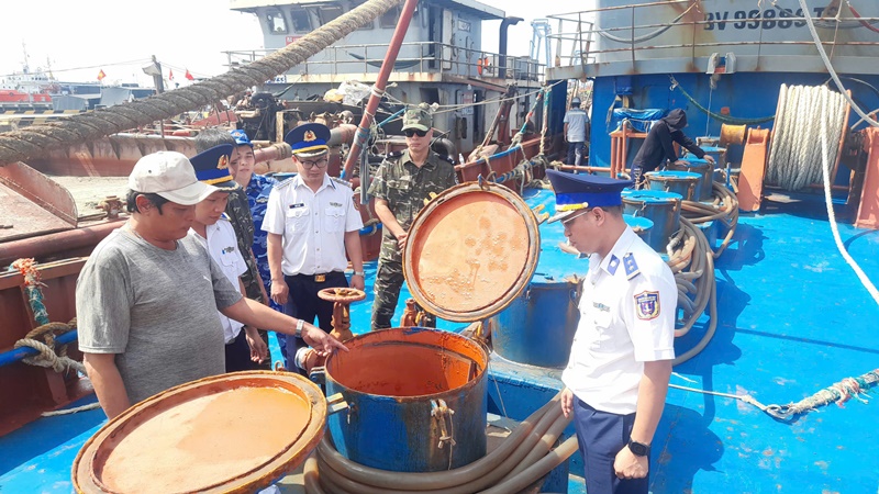 Liên tiếp triệt phá 2 vụ vận chuyển trái phép dầu DO trên biển