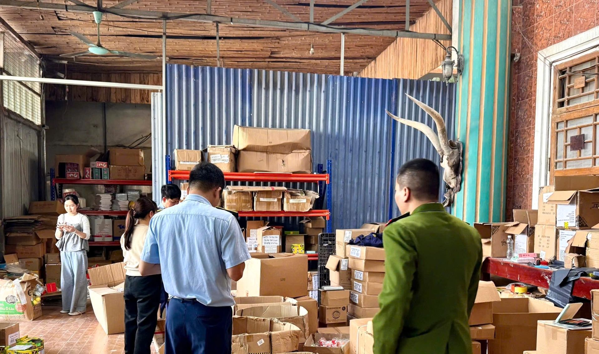 Ninh Bình thu giữ hơn 2.200 sản phẩm đồ chơi nhập lậu