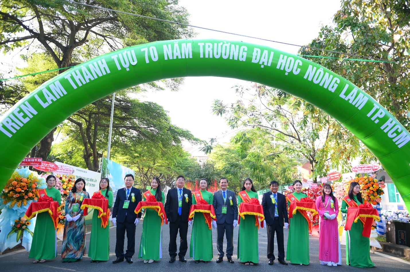 Triển lãm thành tựu 70 năm Trường Đại học Nông Lâm TP. Hồ Chí Minh dấu mốc khẳng định giá trị cốt lõi “Nhân văn – Nhân bản – Phục vụ – Đổi mới – Hội nhập” Triển lãm thành tựu 70 năm Trường Đại học Nông Lâm TP. Hồ Chí Minh dấu mốc khẳng định giá trị cốt lõi “Nhân văn – Nhân bản – Phục vụ – Đổi mới – Hội nhập”