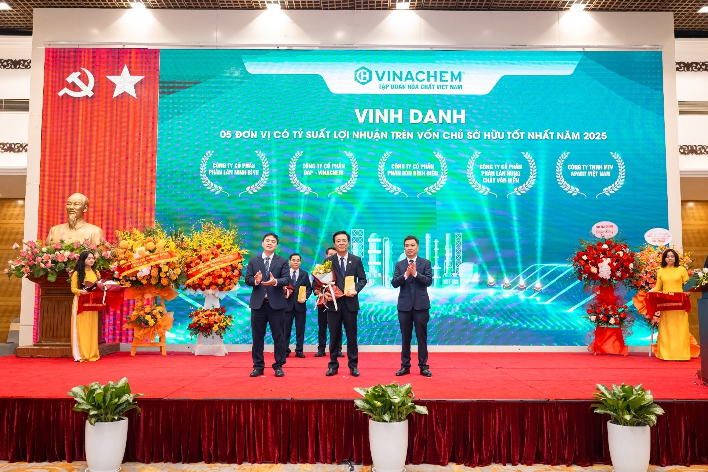 Với việc tối ưu h&oacute;a d&ograve;ng vốn, kiểm so&aacute;t chi ph&iacute; B&igrave;nh Điền được ghi nhận &ldquo;Top 5 đơn vị c&oacute; tỷ suất lợi nhuận tr&ecirc;n vốn chủ sở hữu (ROE) tốt nhất năm 2025&rdquo;