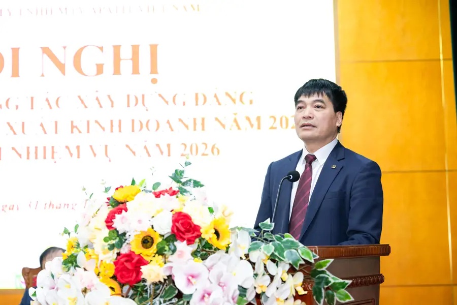 Đồng ch&iacute; Nguyễn Văn Qu&yacute;, Ph&oacute; B&iacute; thư Thường trực Đảng ủy Tập đo&agrave;n H&oacute;a chất Việt Nam ph&aacute;t biểu v&agrave; chỉ đạo Hội nghị