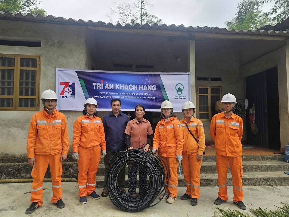 H&agrave;ng trăm hộ gia đ&igrave;nh kh&oacute; khăn được C&ocirc;ng ty Điện lực Th&aacute;i Nguy&ecirc;n kiểm tra, sửa chữa, lắp đặt hệ thống điện sinh hoạt miễn ph&iacute;