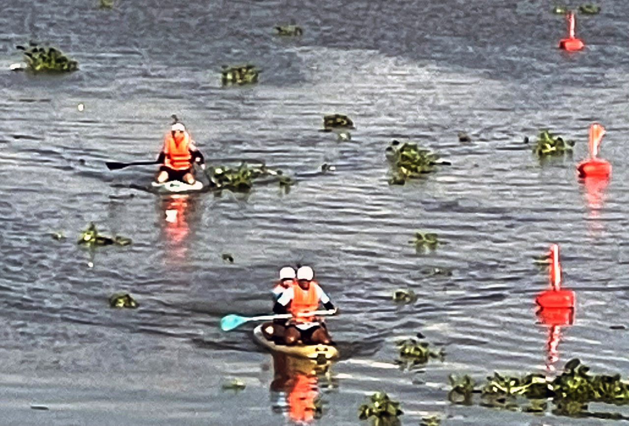 Tr&ecirc;n đường đua