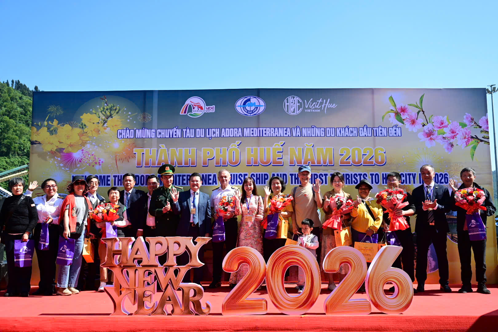 Du kh&aacute;ch đến Huế bằng đường biển