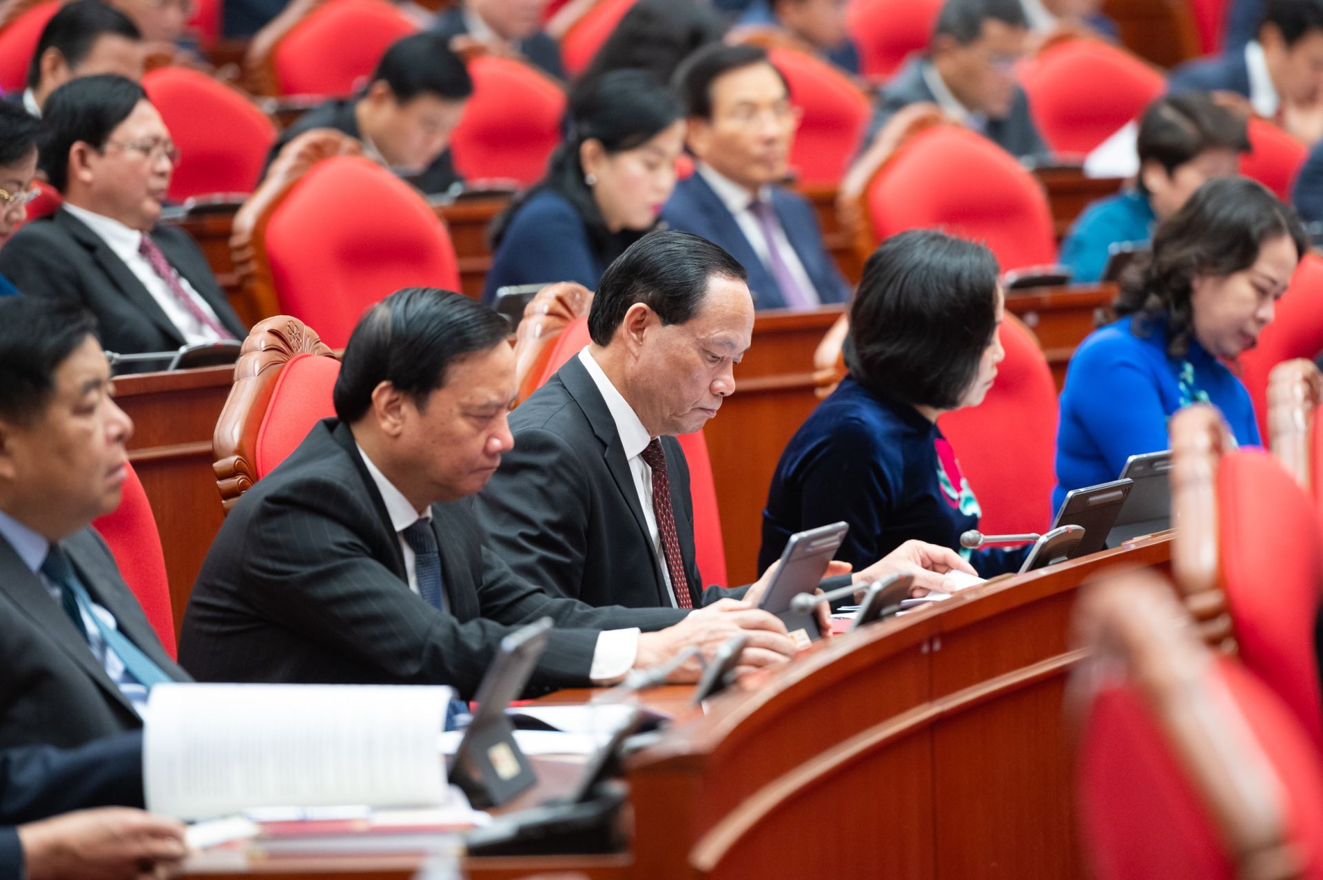 Ph&oacute; Chủ tịch Quốc hội Nguyễn Khắc Định; Ph&oacute; Chủ tịch Quốc hội, Thượng tướng Trần Quang Phương; Ph&oacute; Chủ tịch Quốc hội Nguyễn Thị Thanh v&agrave; c&aacute;c đại biểu tham dự Hội nghị Trung ương 15 Kh&oacute;a XIII. Ảnh: Phạm Thắng