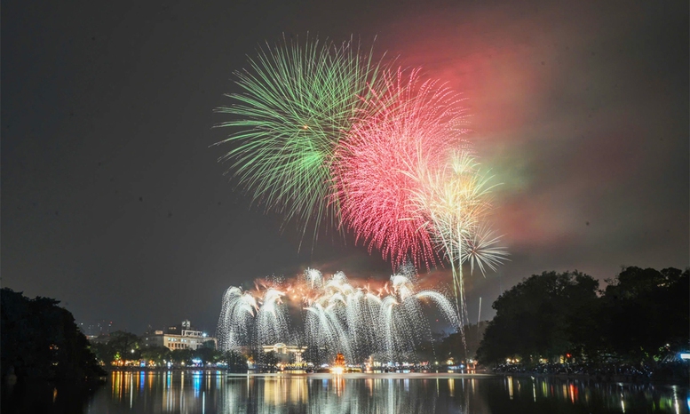 Ph&aacute;o hoa ch&agrave;o năm mới 2026 tại H&agrave; Nội...