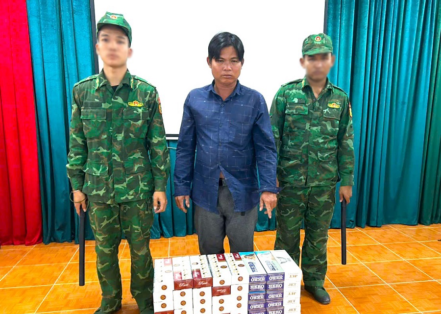 Đồn Biên phòng Lò Gò bắt giữ đối tượng vận chuyển thuốc lá lậu