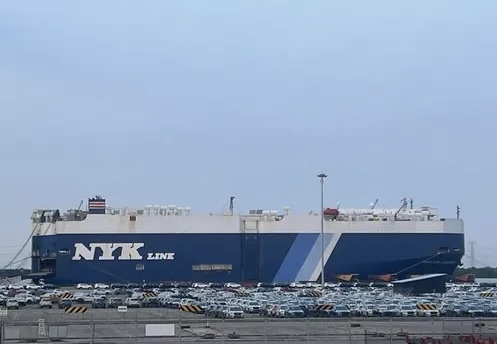 Tàu chở 860 xe ô tô nhập khẩu đầu tiên của năm 2026 cập cảng TP. HCM