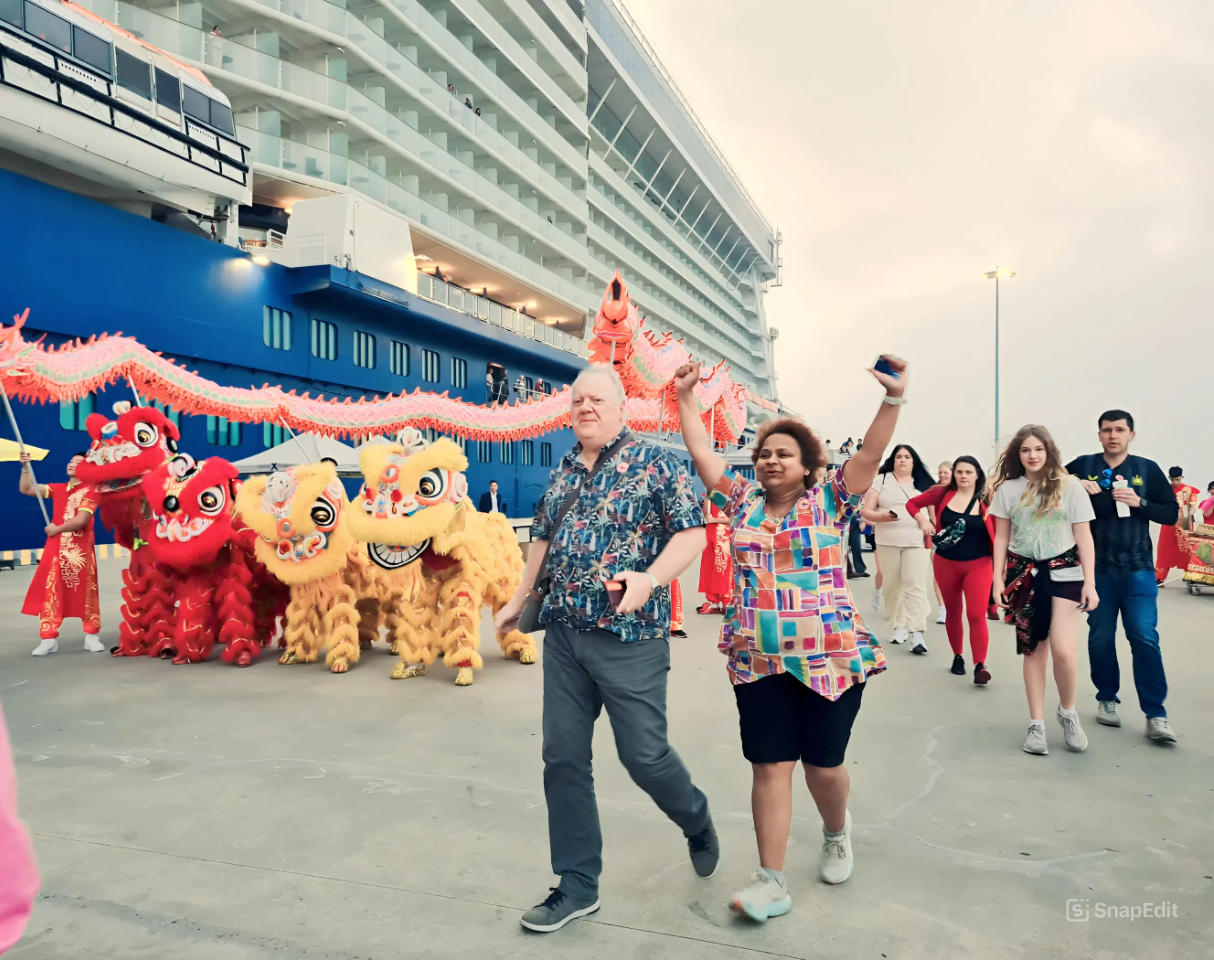 Du khách hứng khởi, sẵn sàng cho hành trình khám phá Di sản thiên nhiên thế giới Vịnh Hạ Long cùng các điểm đến văn hóa, lịch sử tiêu biểu tại Hải Phòng và Hà Nội Du khách hứng khởi, sẵn sàng cho hành trình khám phá Di sản thiên nhiên thế giới Vịnh Hạ Long cùng các điểm đến văn hóa, lịch sử tiêu biểu tại Hải Phòng và Hà Nội