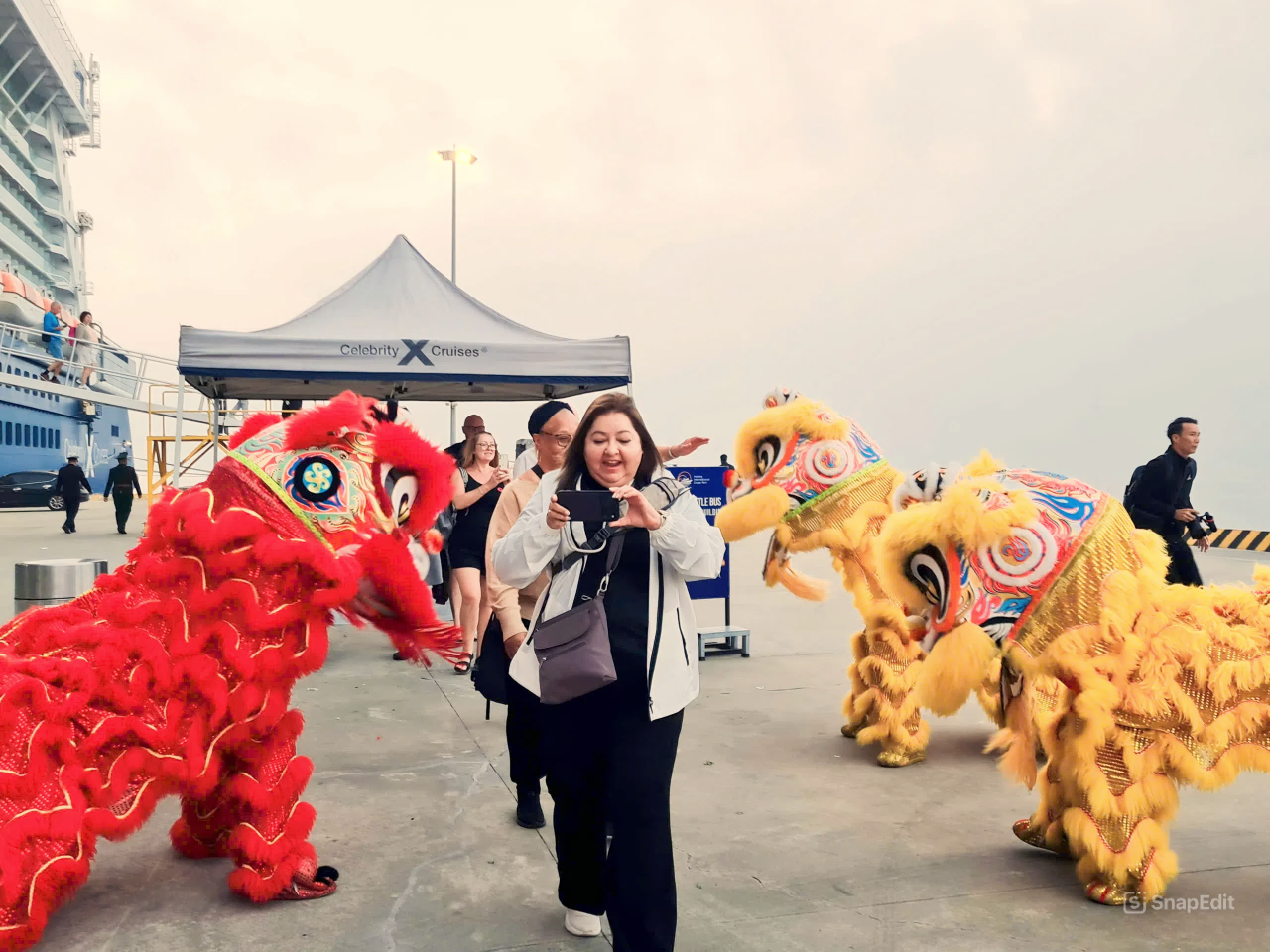 Quảng Ninh tưng bừng đón hơn 3.000 khách quốc tế du lịch tàu biển ngày đầu năm mới