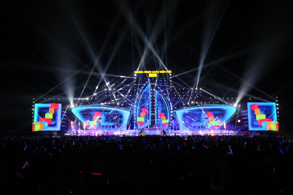 Chương tr&igrave;nh mở đầu với phần Intro 