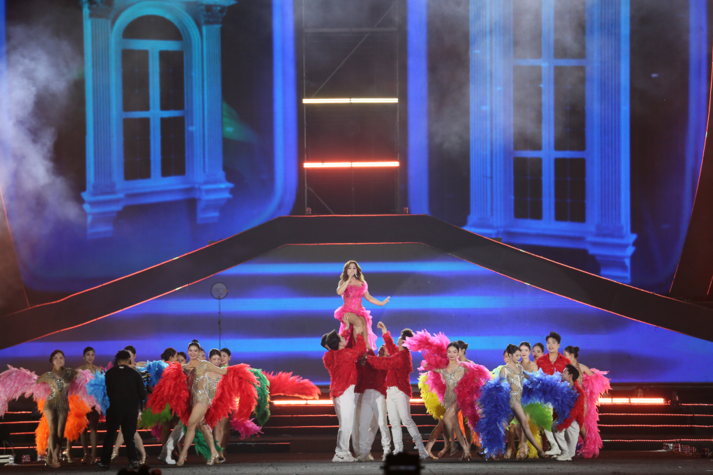 Chương tr&igrave;nh c&oacute; sự g&oacute;p mặt của nhiều ca sĩ nổi tiếng như Trung Qu&acirc;n Idol, Minh Tuyết, Phan Mạnh Quỳnh,...