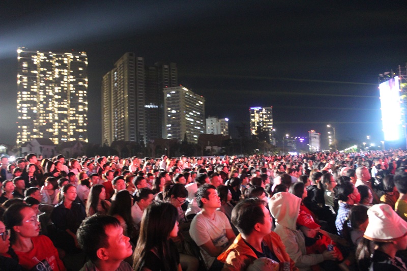 “Biển người” hội tụ tại Vũng Tàu, đón năm mới 2026