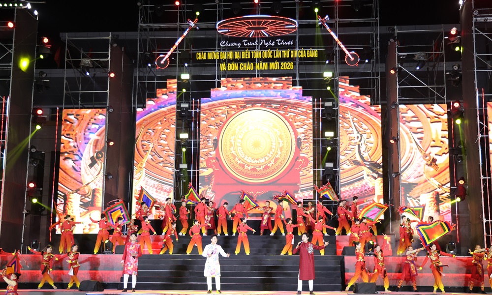 M&agrave;n khai từ chương tr&igrave;nh nghệ thuật tại Quảng trường 3/2.