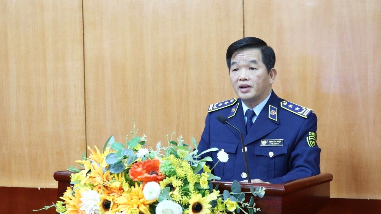 L&atilde;nh đạo Chi cục Quản l&yacute; thị trường Lạng Sơn b&aacute;o c&aacute;o