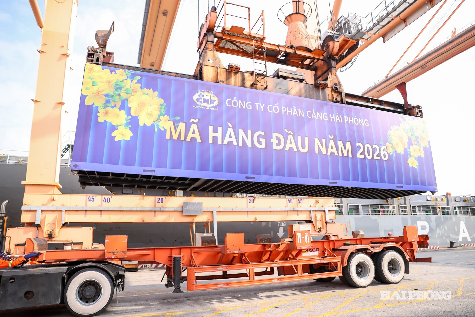 Cảng Hải Phòng ra quân đầu năm 2026, đặt mục tiêu 60 triệu tấn hàng, 3 triệu TEU container