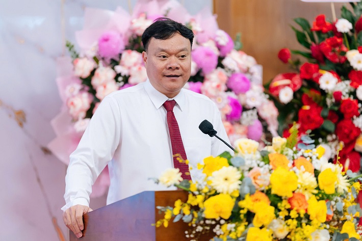 &Ocirc;ng Nguyễn Đ&igrave;nh Kho&aacute;t, B&iacute; thư Đảng ủy, Tổng Gi&aacute;m đốc Casumina ph&aacute;t biểu khai mạc, nhấn mạnh việc cụ thể h&oacute;a Nghị quyết nhiệm kỳ 2025-2030 gắn với nhiệm vụ sản xuất kinh doanh