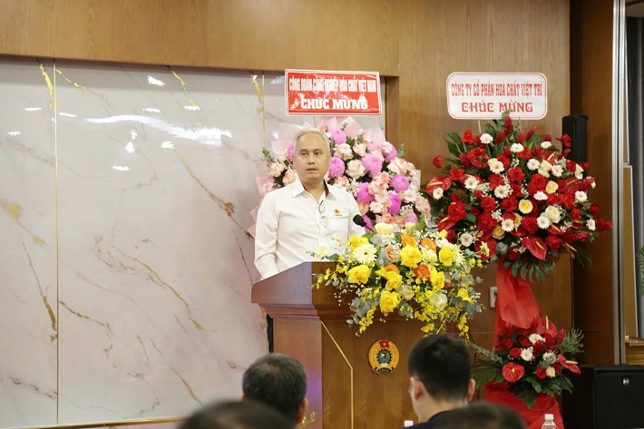 &Ocirc;ng Lương H&ograve;a Hiệp, Ph&oacute; ph&ograve;ng phụ tr&aacute;ch Ph&ograve;ng Bb&aacute;n h&agrave;ng marketing C&ocirc;ng ty tham luận tại Hội nghị