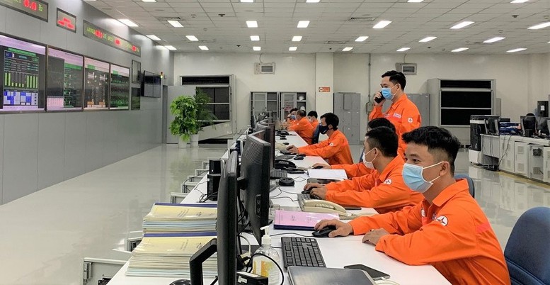 Trực vận h&agrave;nh hệ thống điện trong dịp Tết Nguy&ecirc;n đ&aacute;n