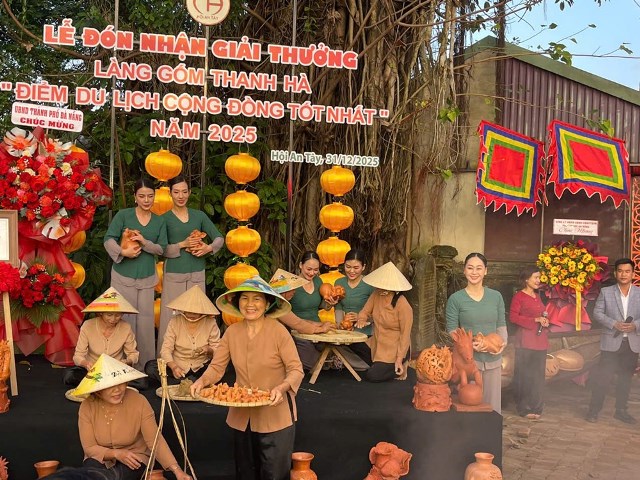 Làng gốm Thanh Hà tổ chức đón nhận Giải thưởng “Điểm du lịch cộng đồng tốt nhất” năm 2025 Làng gốm Thanh Hà tổ chức đón nhận Giải thưởng “Điểm du lịch cộng đồng tốt nhất” năm 2025