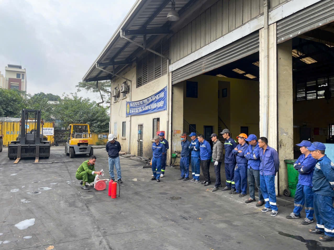 Công an thành phố Hải Phòng tập huấn PCCC & CNCH tại Cảng Hải Phòng